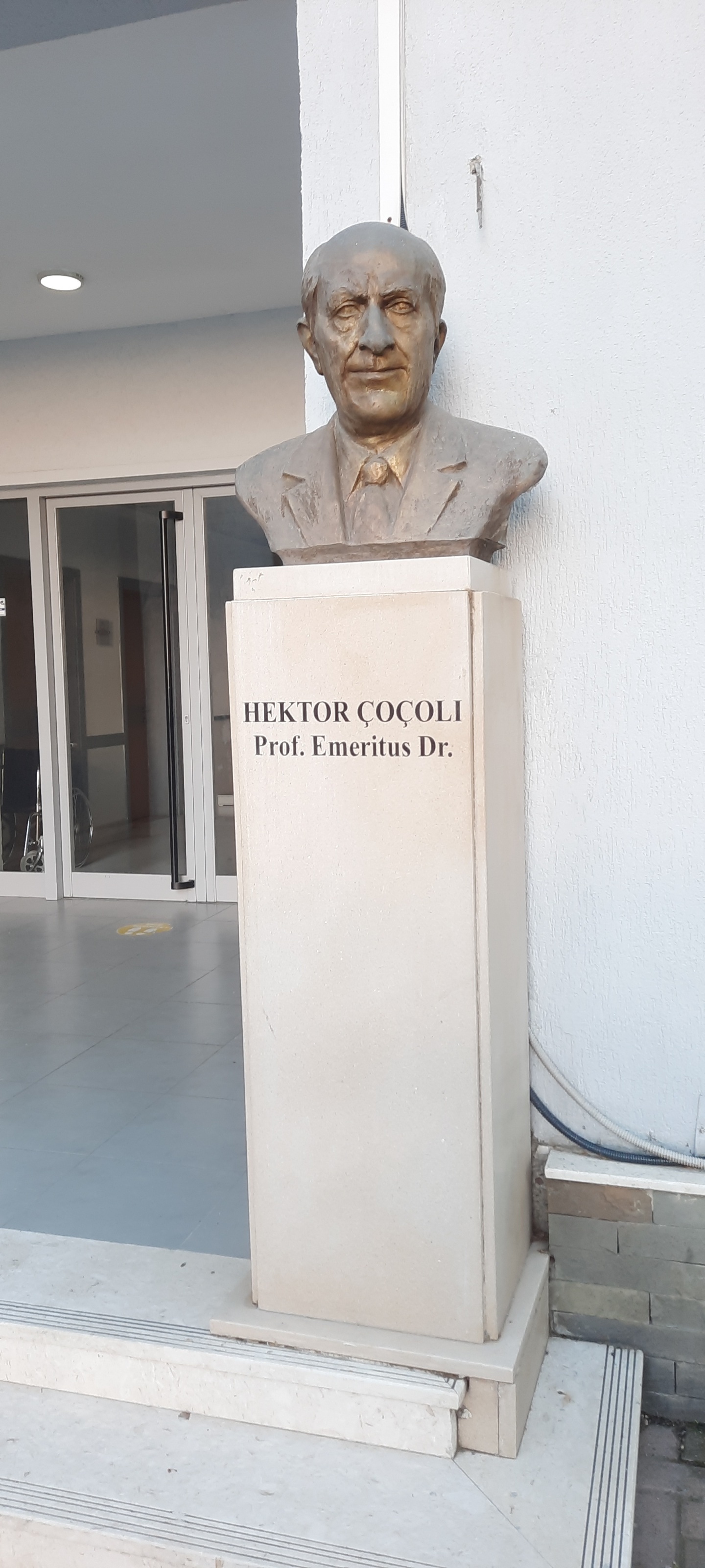 Hektor Çoçoli's bust, Tirana - 03.jpg